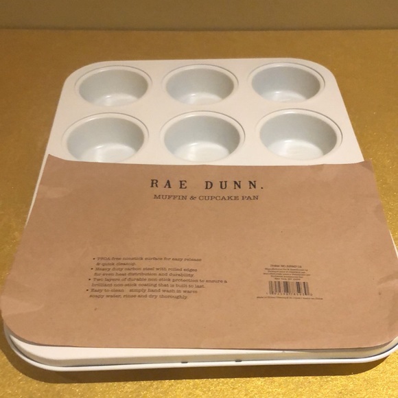 RAE DUNN MUFFIN AND CUPCAKE PAN. - Picture 5 of 5